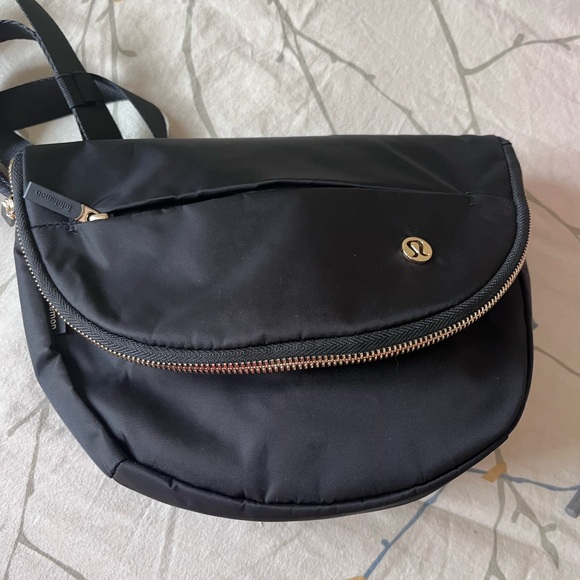 lululemon athletica Black Crossbody Bag - Picture 4 of 14